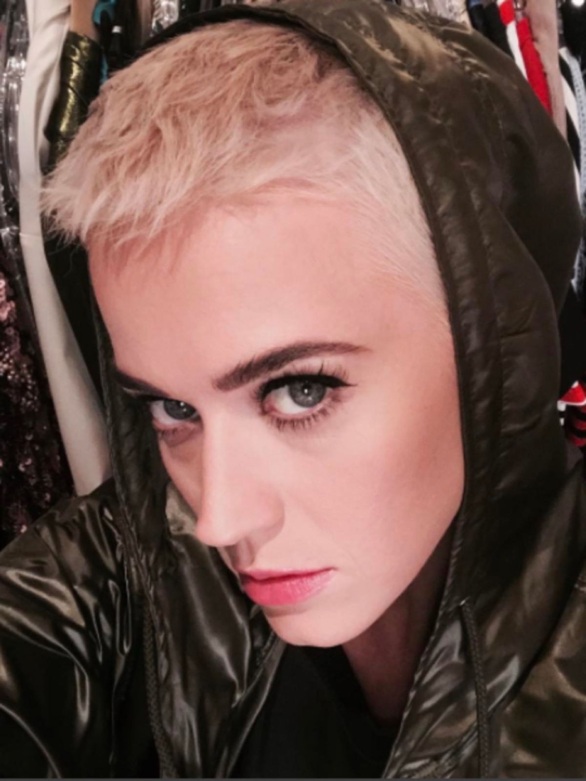 Katy Perry Has a Platinum Pixie Now